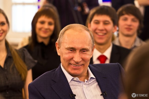 Премьер-министр встретился с семьей погорельцев с улицы Интернационалистов