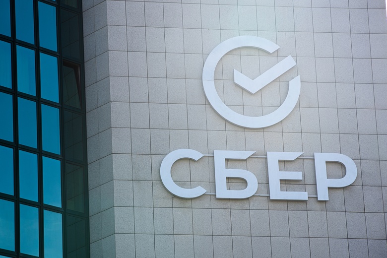Сбер будет поощрять своих клиентов, которые носят маски