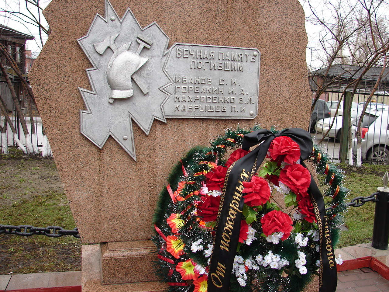 Пожарные почтят память своих погибших коллег (фото)
