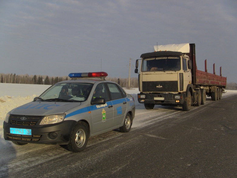 УМВД: на томской трассе водители 2 грузовиков задержаны с признаками опьянения