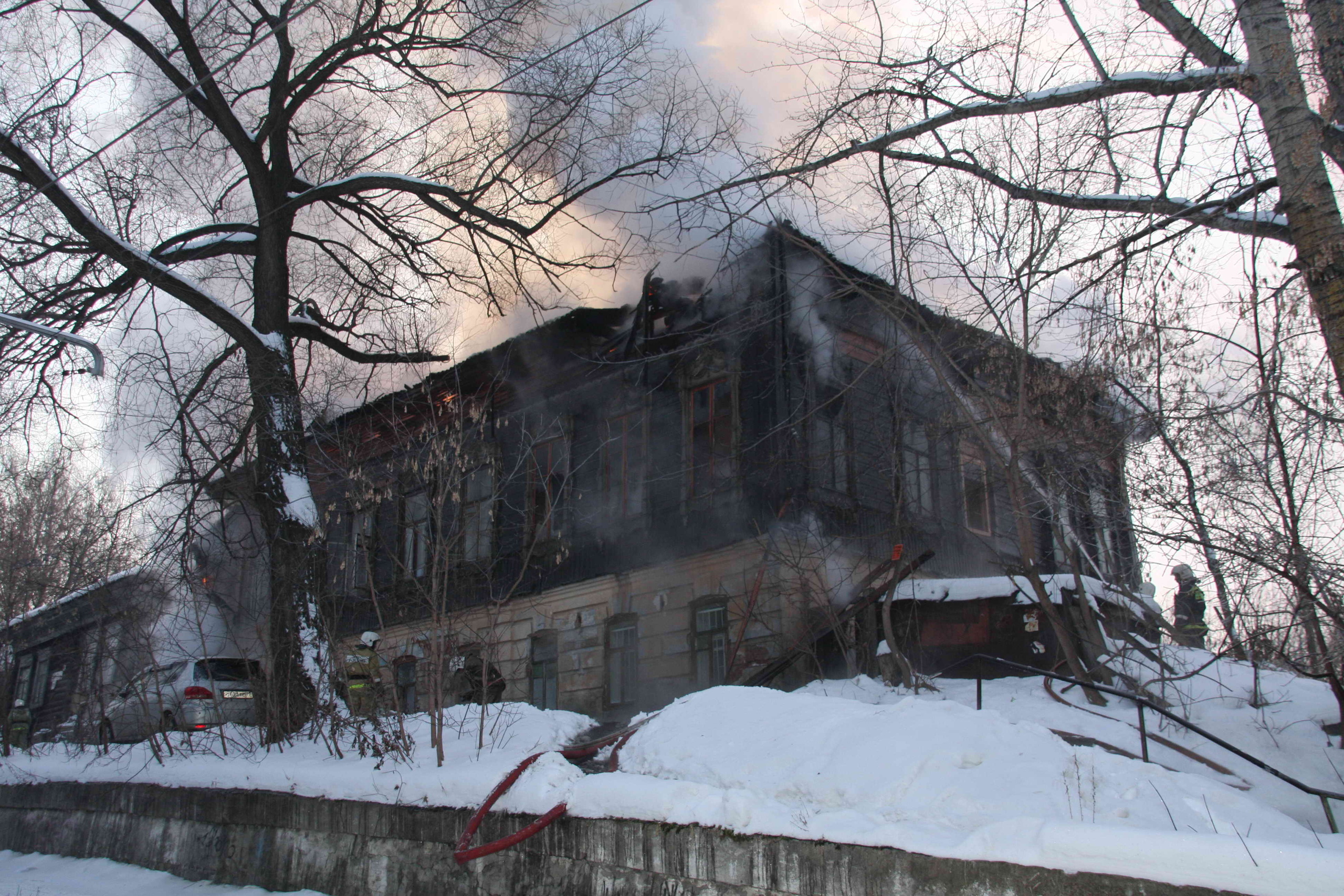 За сутки в городе загорелись два деревянных дома (фото)