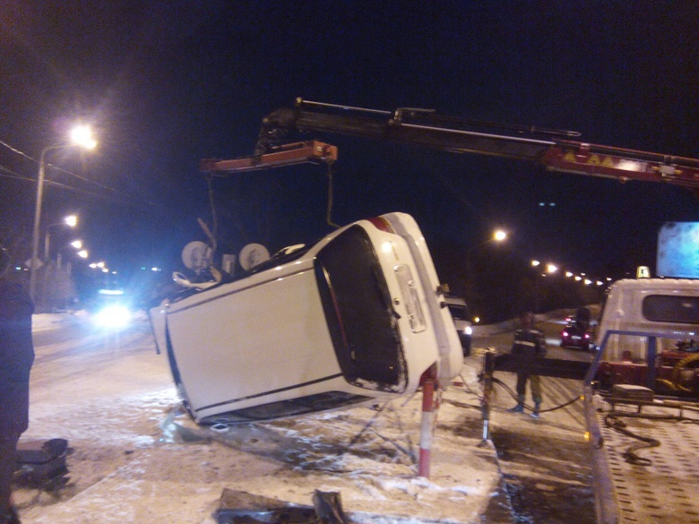 Водитель перевернувшегося на переезде у АРЗа автомобиля травмирован