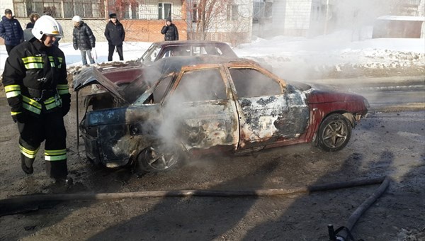 Авто загорелось после ДТП в Томске