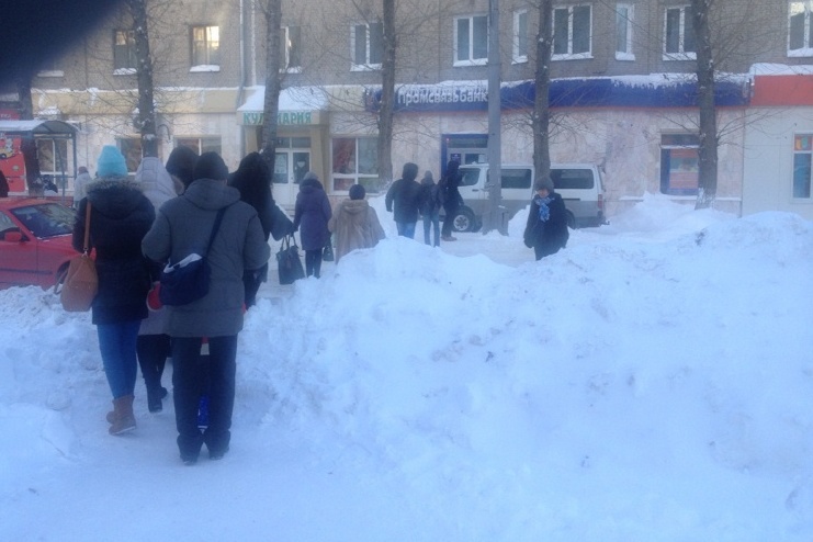 Народные новости: переход с препятствием (фото, видео)