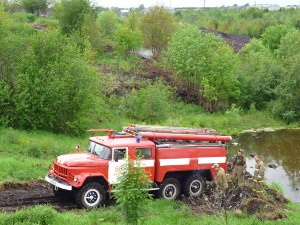 Пожар между Кафтанчиково и Тахтамышево тушат с помощью специальной станции