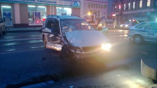 Водитель «Тойоты», устроивший аварию из трех машин в центре города, был трезв