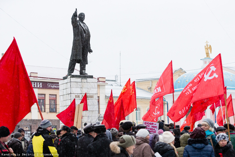 Томские коммунисты просят губернатора отремонтировать памятник Ленину