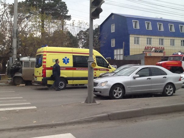 Двое человек пострадали в тройном ДТП на Смирнова (фото)