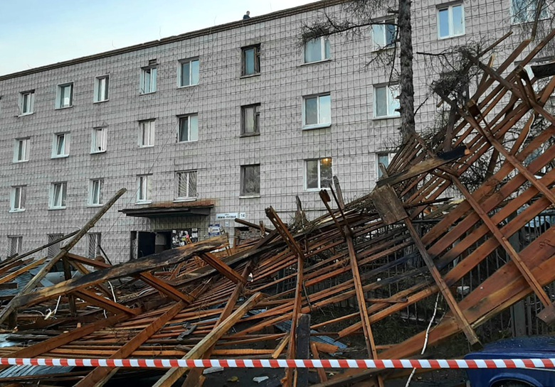 В многоквартирном доме на Нижне-Луговой, где ветер снес крышу, начались работы