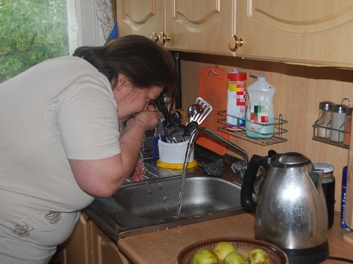 По поводу плохого запаха горячей воды томичам нужно обратиться в Роспотребнадзор