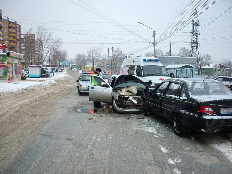 Трое травмированы в ДТП, спровоцировавшем пробку на Степановке