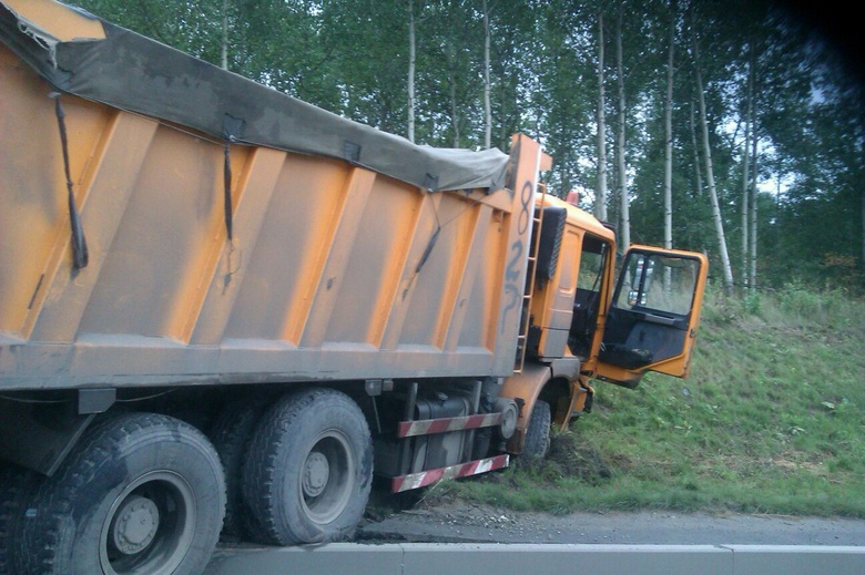 На улице Балтийской образовалась большая пробка из-за аварии (фото)