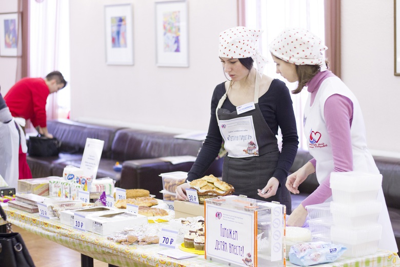 Томичи пожертвовали для онкобольных детей 127 тыс руб на празднике «Мамины пироги»