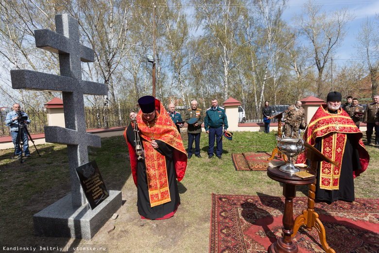 У Воскресенской церкви открыли памятник томским казакам (фото)