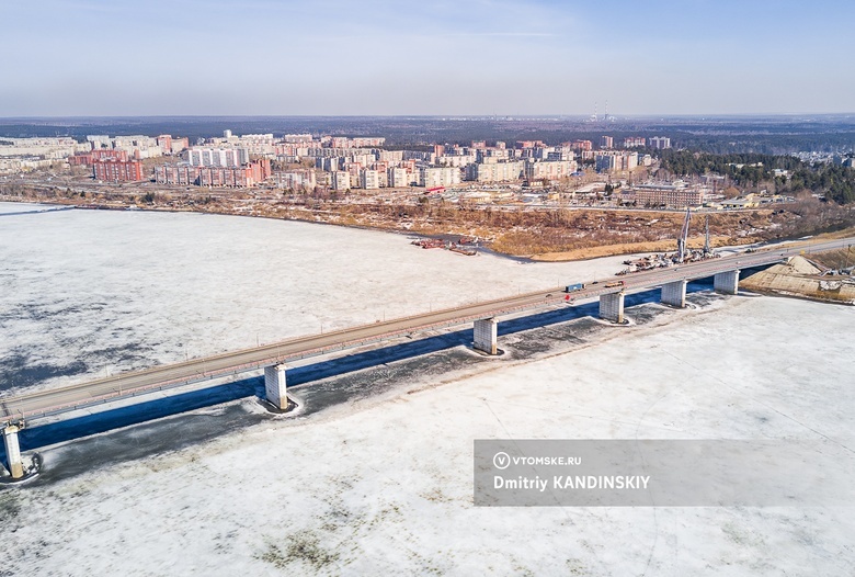 На Северном мосту через Томь перекрыли две полосы для ремонта. Он продлится 2 года