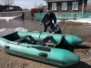 Вода в области подошла к фундаментам домов и усадебным участкам