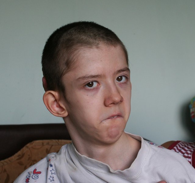 Томичей просят помочь 14-летнему мальчику с ДЦП