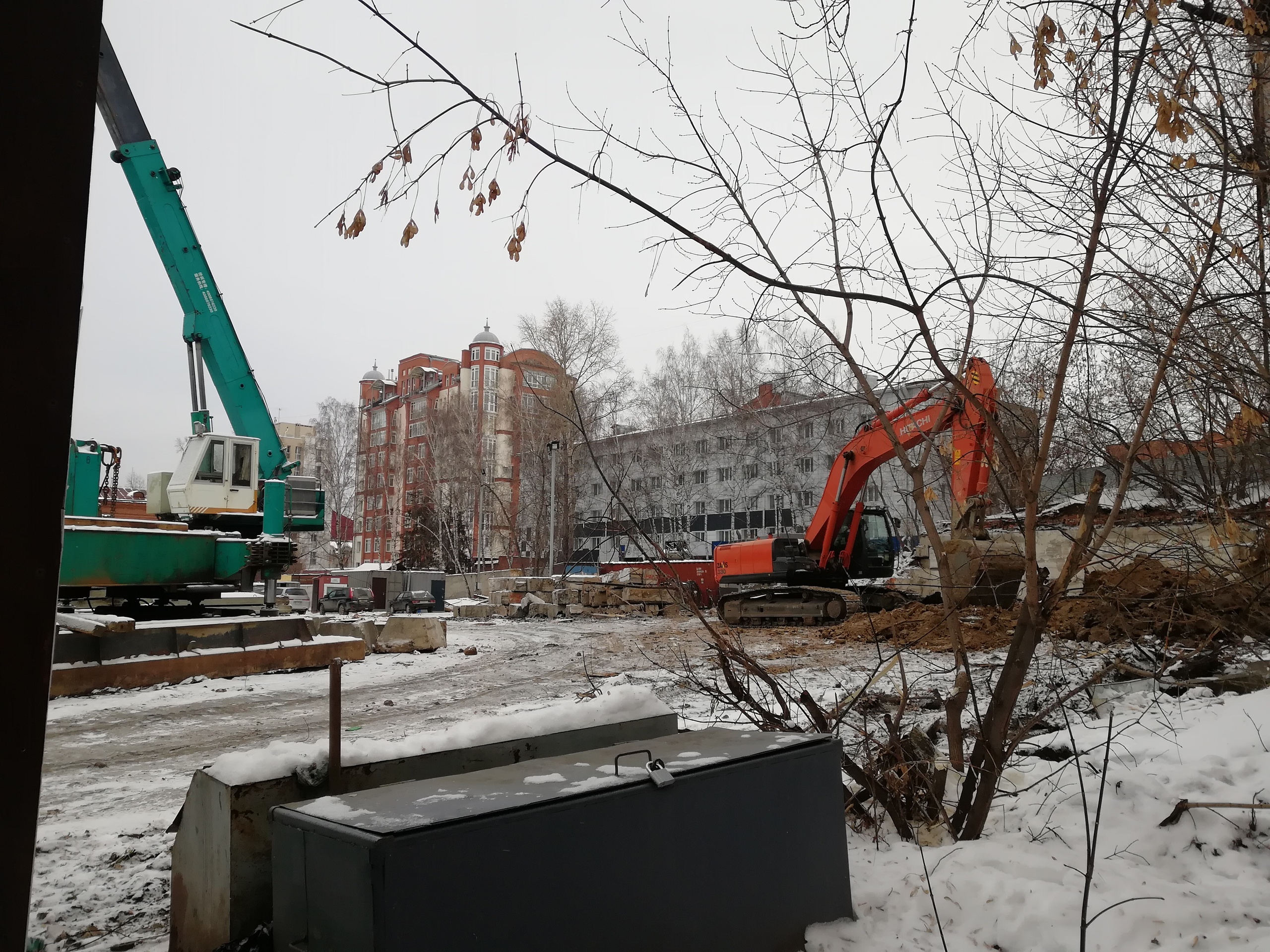 Наш дом скоро рухнет»: томичи бьют тревогу из-за соседства со стройкой  нового корпуса ТГУ | 08.12.2020 | Томск - БезФормата