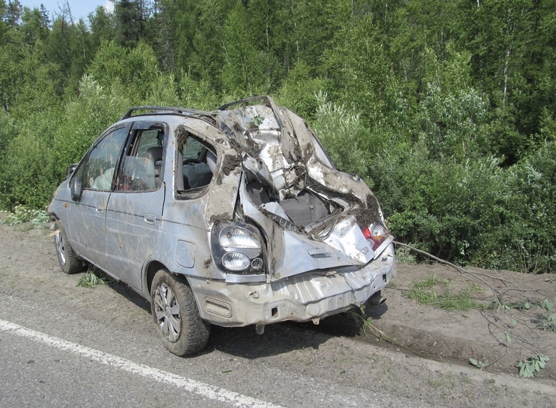 Водитель Toyota погиб, перевернувшись на трассе в Томской области