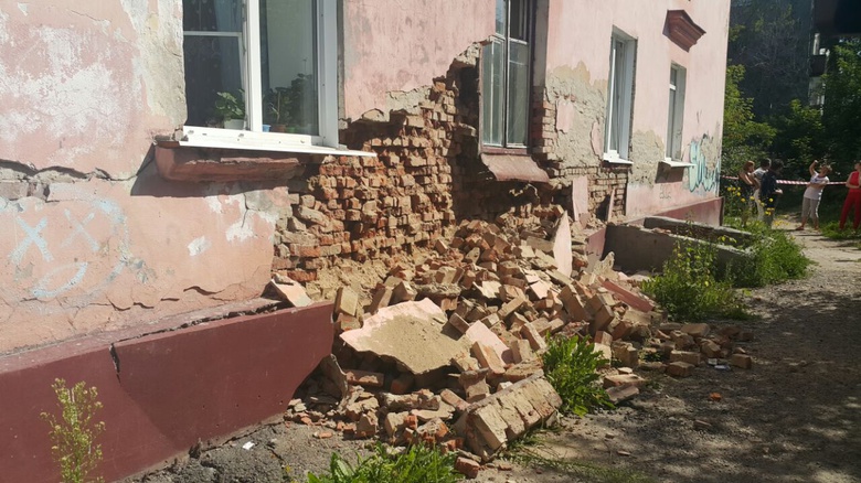 Ремонт обвалившейся стены дома на Новгородской в Томске начнется в ближайшее время