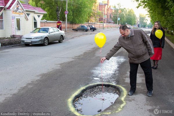 Активисты вновь раскрасят ямы на дорогах города