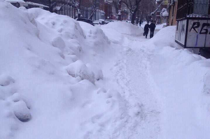 В мэрии призывают жителей нести ответственность за вывоз снега из дворов