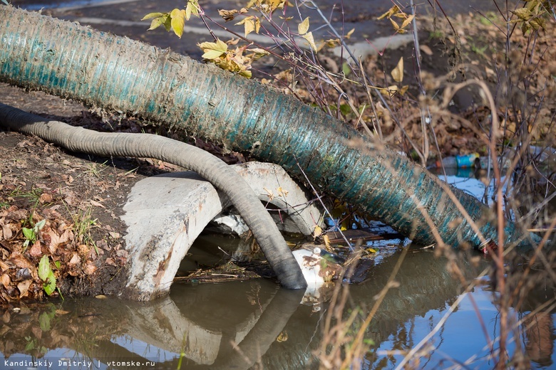 «Томскводоканал» устранил причину слива стоков в лесной массив на Иркутском тракте