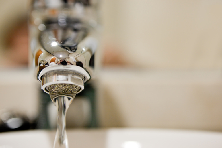 Сроки отключения горячей воды превышены в 52 домах города