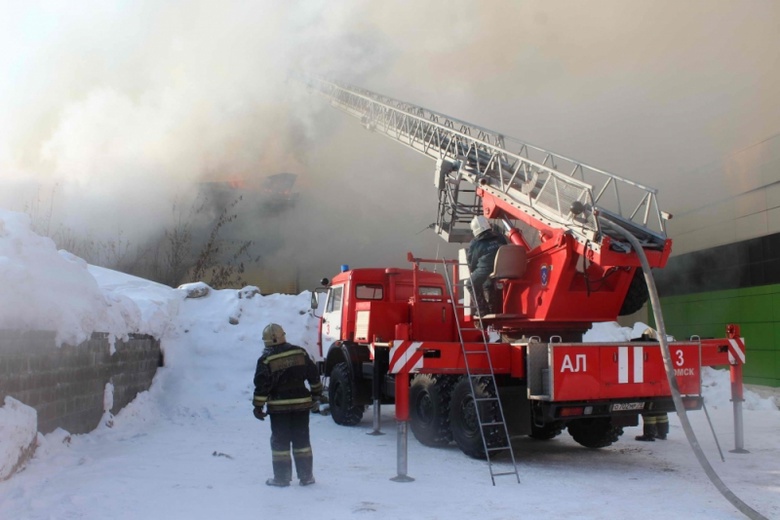 Пожарные пять часов тушили возгорание в здании рядом с «Палатой»