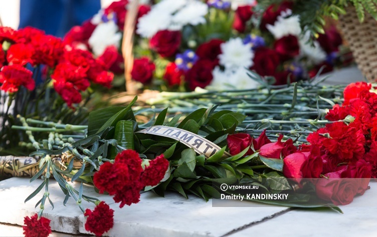 Алексея Навального похоронили в Москве. С ним пришли проститься тысячи людей