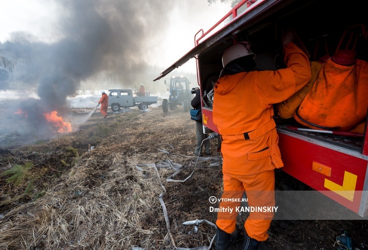 Горящую траву потушили на 190 га в Томской области. С 13 мая введен особый противопожарный режим