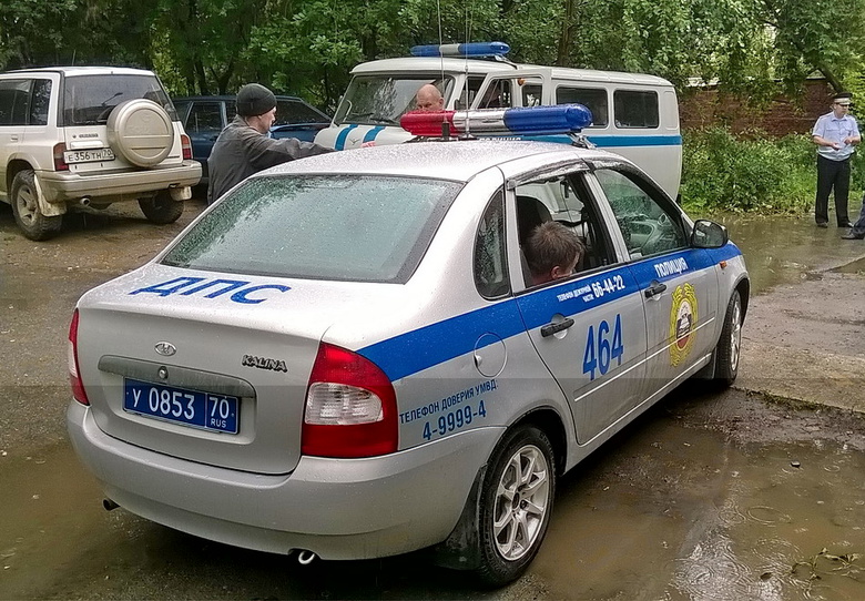 Томич посадил 11-летнего сына за руль, чтобы выпить в авто