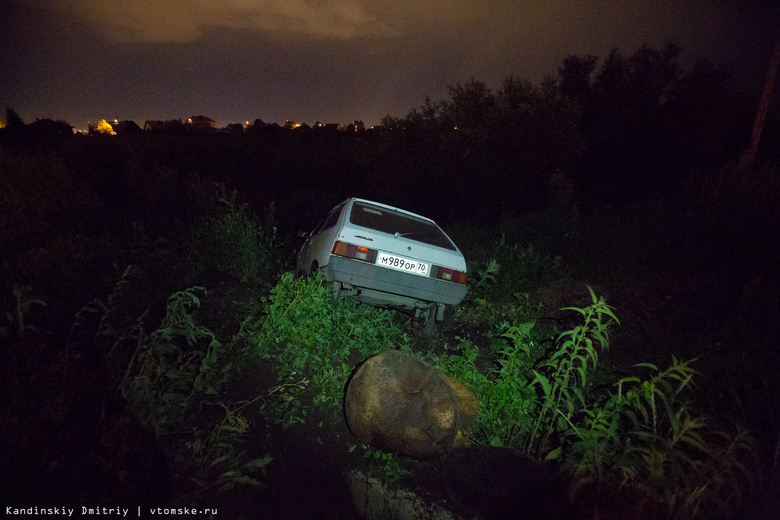 Подросток, убегая ночью на автомобиле от инспекторов, попал в ДТП (фото)