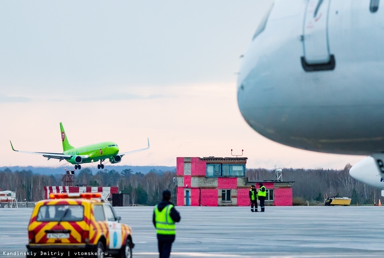 Два самолета из Москвы не смогли сесть в Томске из-за тумана и улетели в Новосибирск