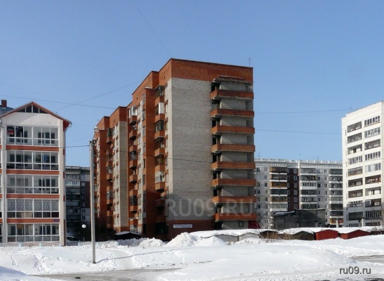 Ночью девушка упала из окна седьмого этажа