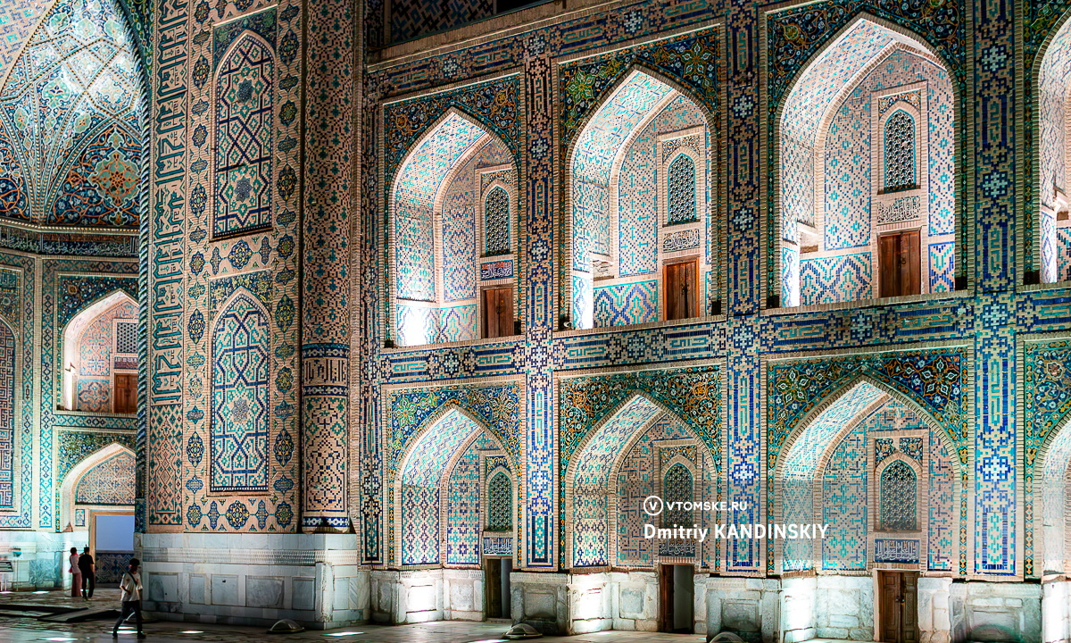 Площадь Регистан ночью