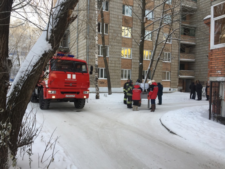 В Томске загорелось общежитие, идет эвакуация