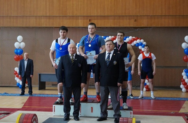 Томский тяжелоатлет выиграл бронзу на первенстве СФО