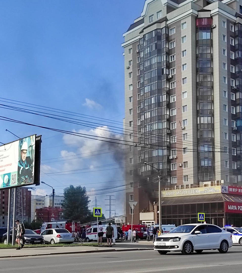 Торговый павильон в жилом доме горит на Иркутском тракте в Томске |  06.07.2023 | Томск - БезФормата