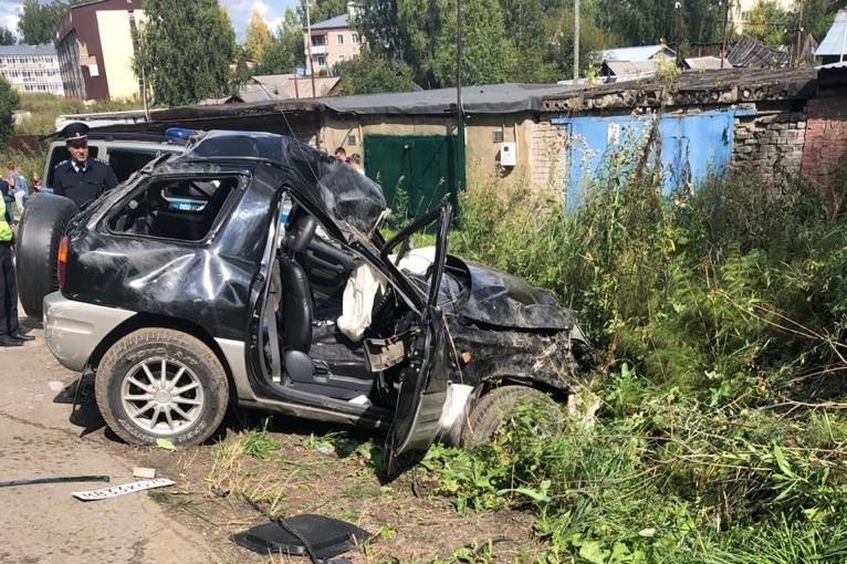 Один человек погиб при наезде Toyota на столб в Богашево