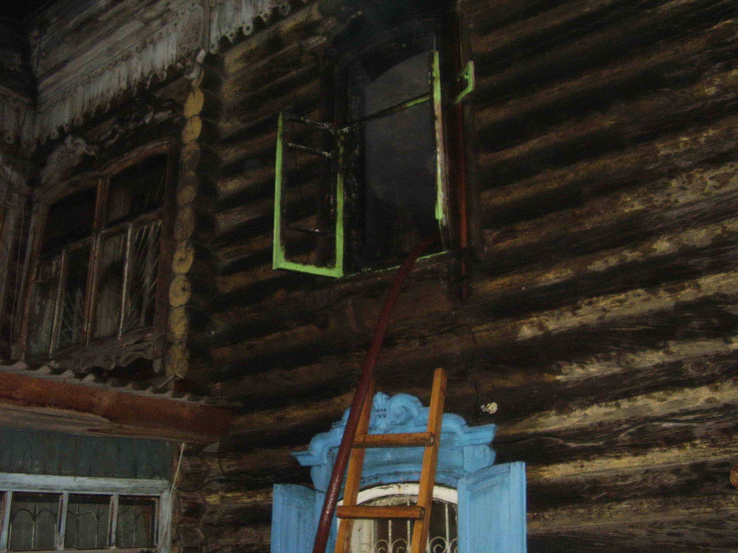 В деревянном доме на улице Советской случился пожар