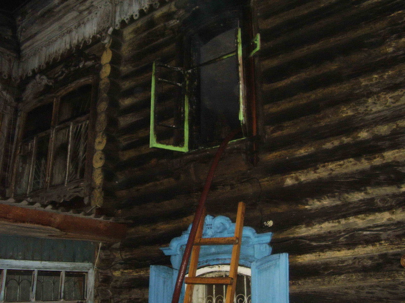 В деревянном доме на улице Советской случился пожар