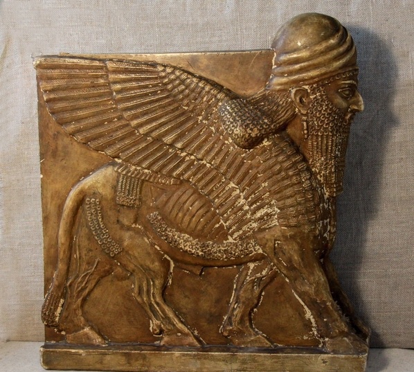 Горожан приглашают сделать селфи в поддержку ассирийских памятников