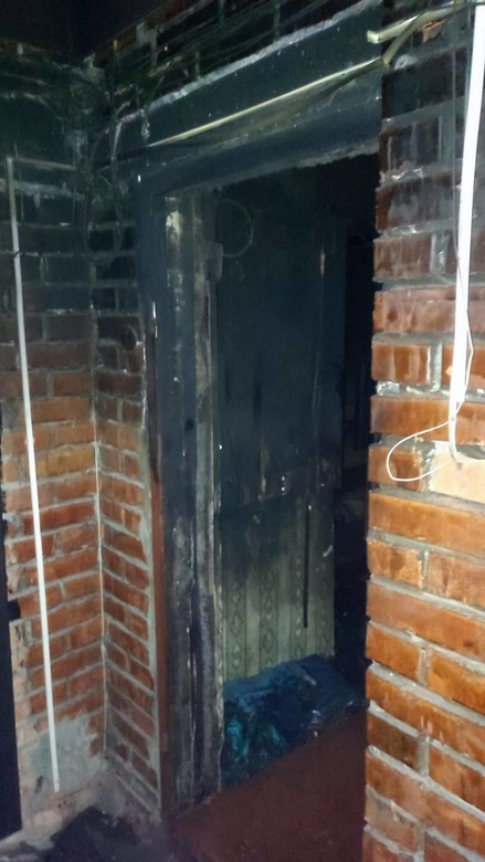 Квартира горит в жилом доме в Томске. Погибли 2 человека
