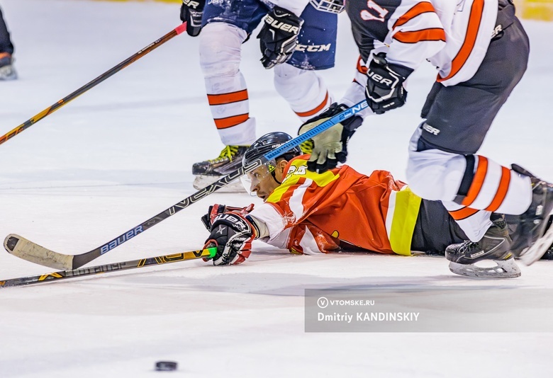 Баталии на льду: игры Ночной хоккейной лиги проходят в Томске. Фоторепортаж