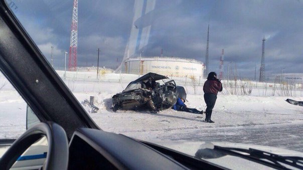 Двое погибли при лобовом столкновении на трассе Томской области
