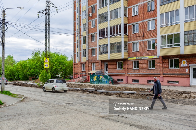 Пропала сирень: живую изгородь выкопали на Никитина в Томске. Мэрия пояснила зачем