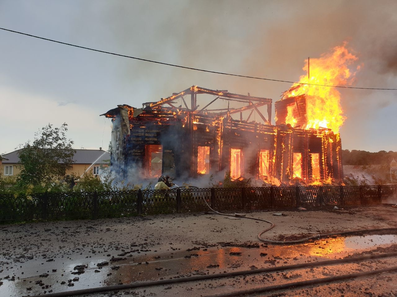 Деревянная церковь горит в Зоркальцево | 04.07.2020 | Томск - БезФормата