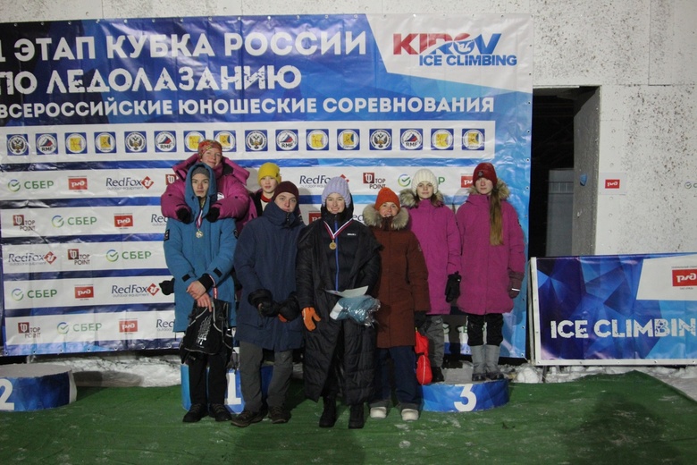 Томичи завоевали медали на всероссийских соревнованиях по ледолазанию