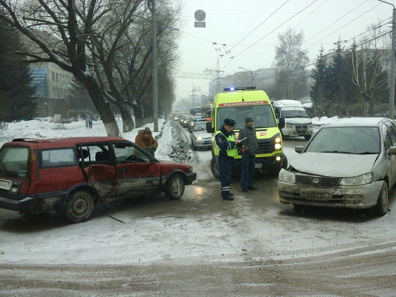 Мужчина травмирован при столкновении иномарок в Томске